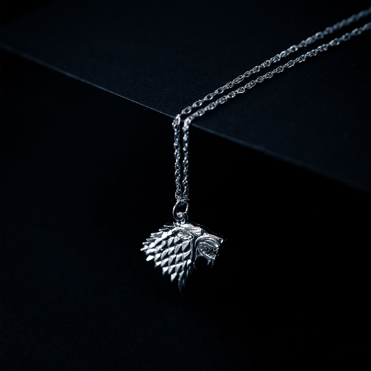 Produktbild Game of Thrones - Stark Vapensköld Halsband Silver