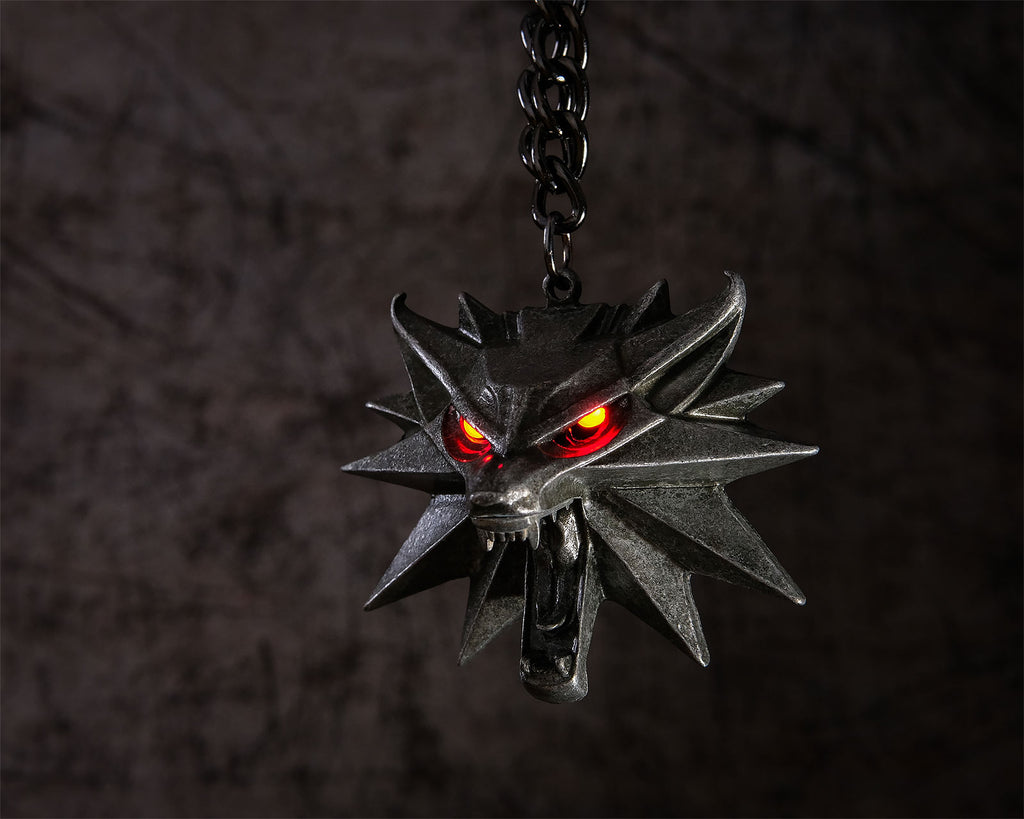 Produktbild Witcher - Wild Hunt Medaljong med LED-ögon