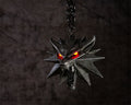 Produktbild Witcher - Wild Hunt Medaljong med LED-ögon