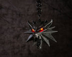 Produktbild Witcher - Wild Hunt Medaljong med LED-ögon