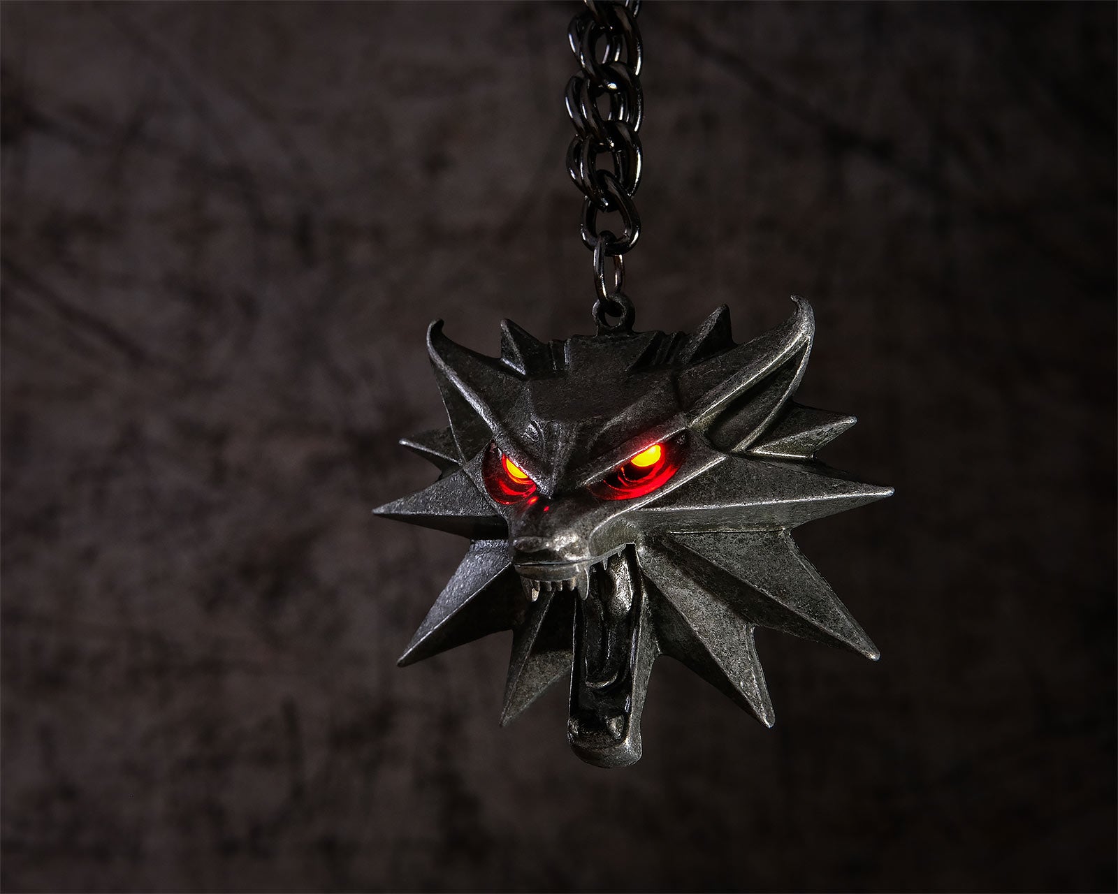 Produktbild Witcher - Wild Hunt Medaljong med LED-ögon