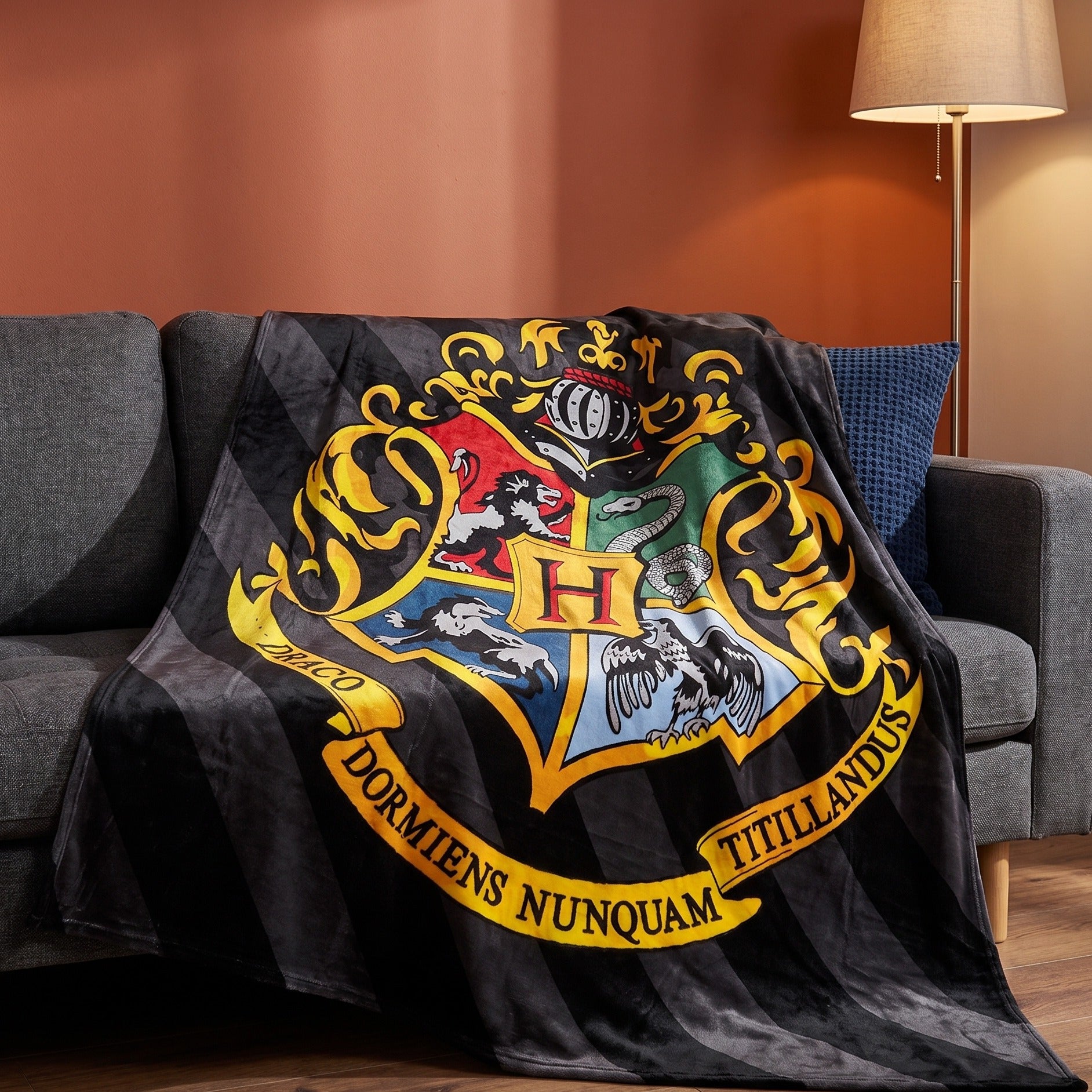 Produktbild Harry Potter - Hogwarts vapensköld fleecefilt