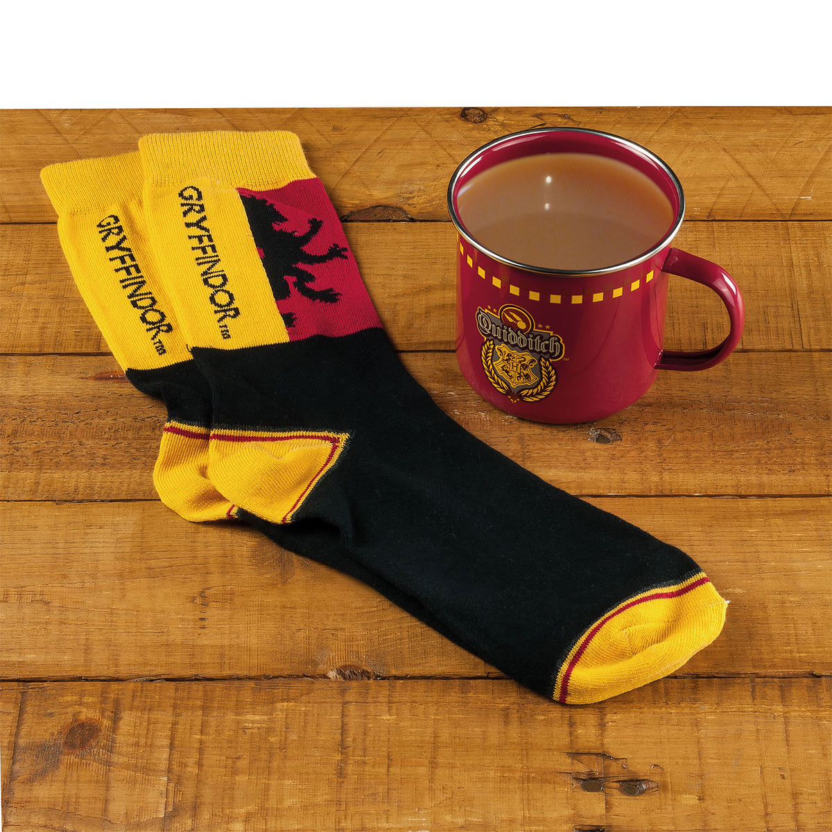 Produktbild Harry Potter - Gryffindor Quidditch strumpor och emaljmugg
