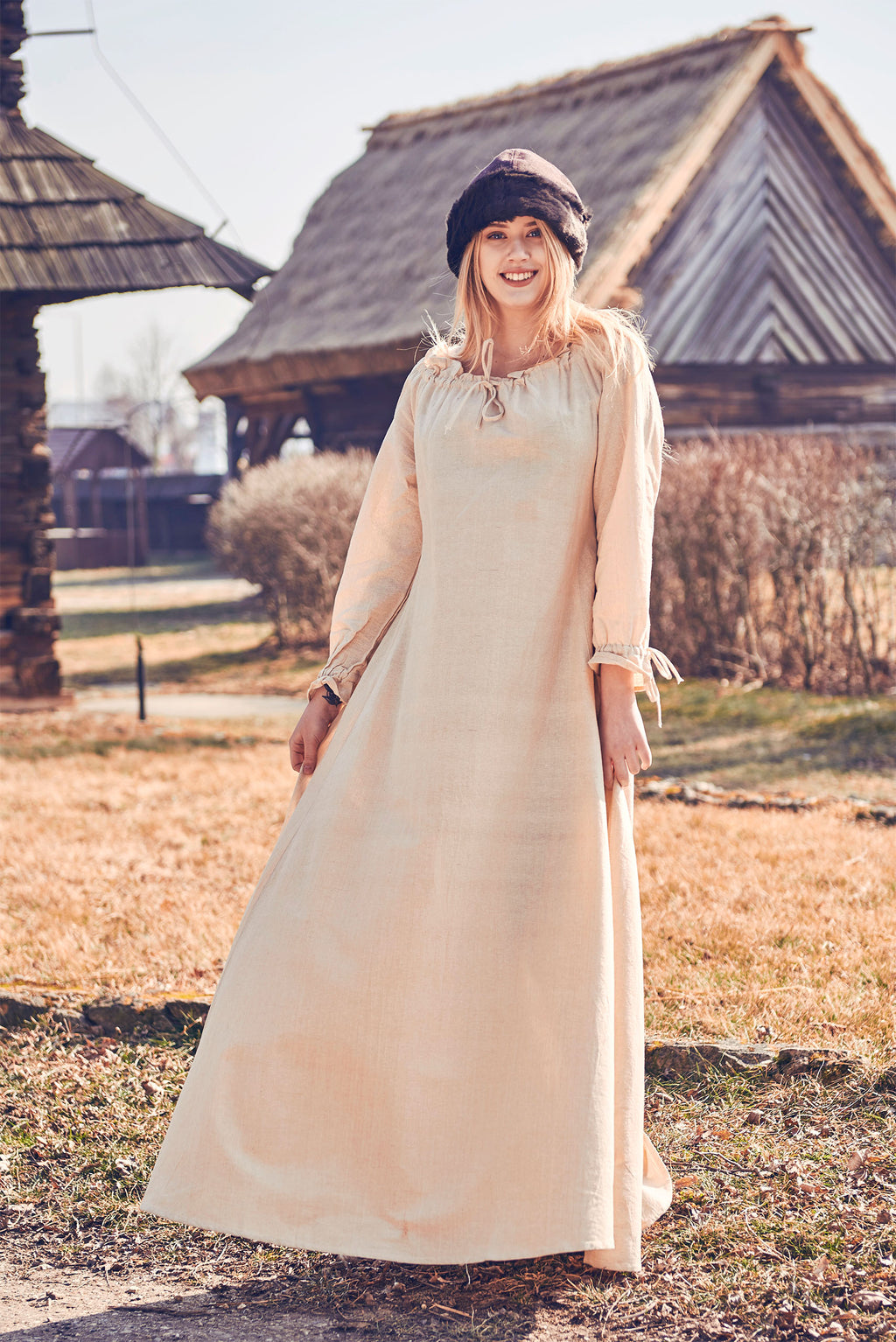 Produktbild Medeltida långärmad klänning beige