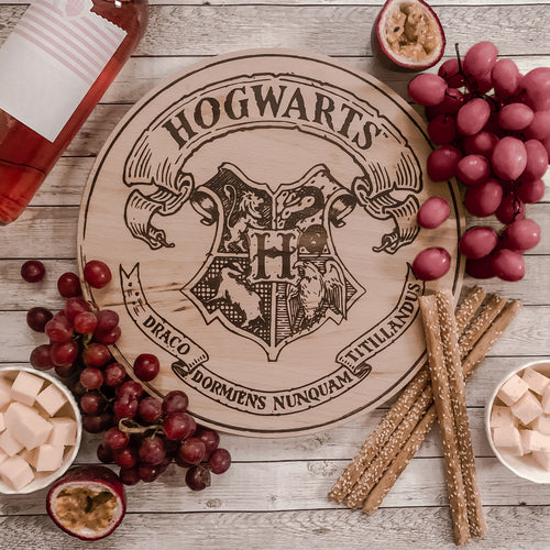 Produktbild Harry Potter - Skärbräda med Hogwarts vapensköld i bokträ