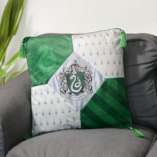 Produktbild Harry Potter - Slytherin kudde med tofsar deluxe