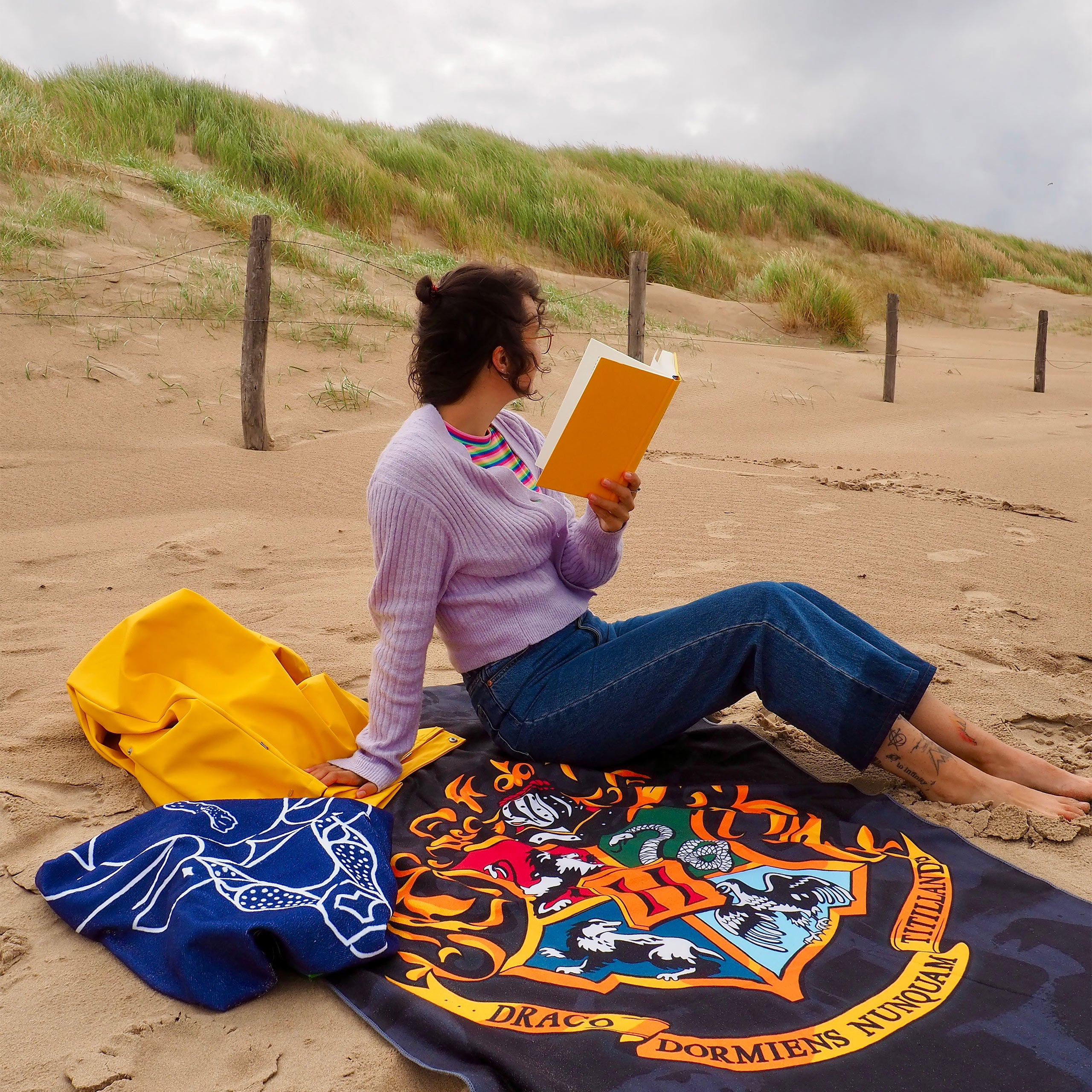 Produktbild Harry Potter - Strandhandduk med Hogwarts vapensköld