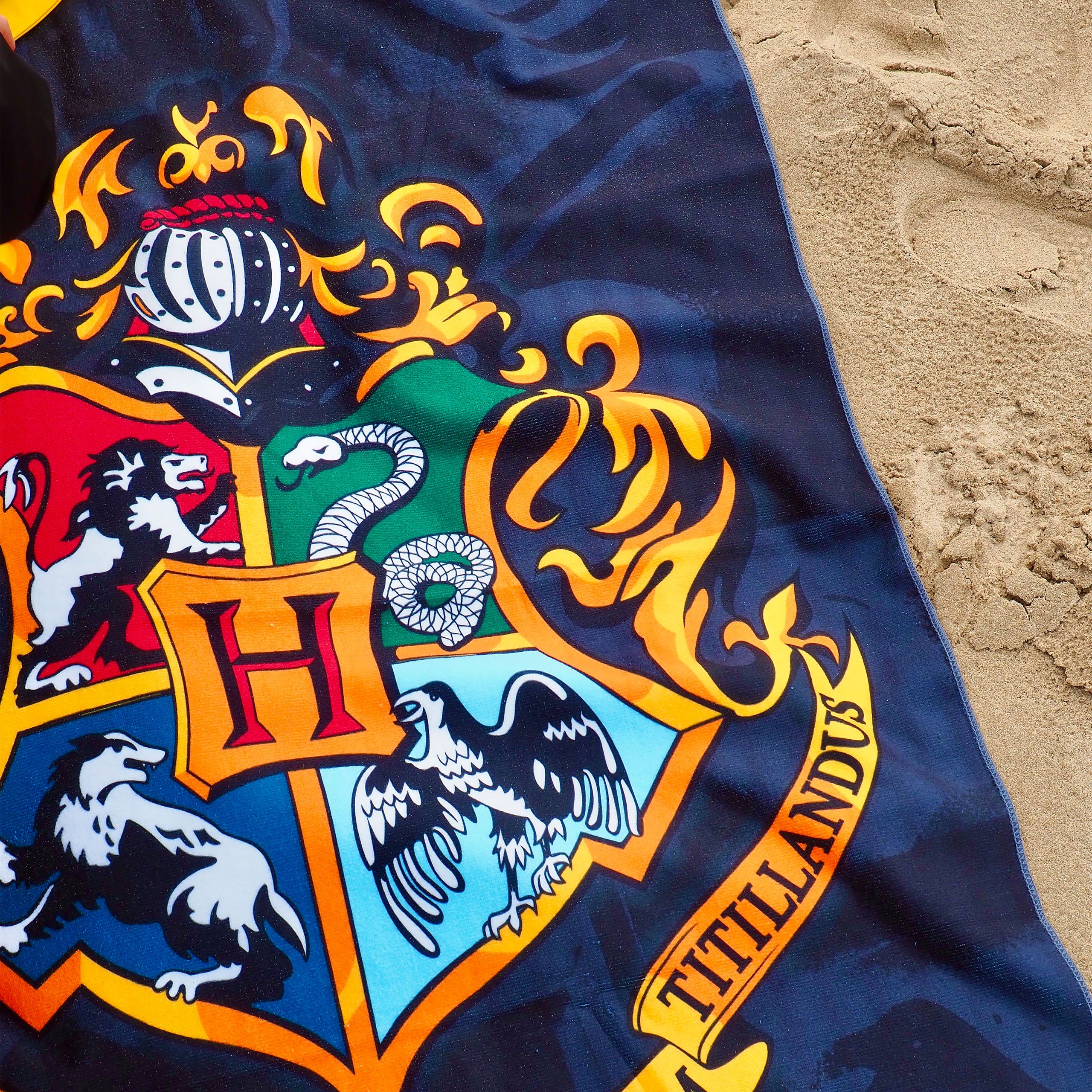 Produktbild Harry Potter - Strandhandduk med Hogwarts vapensköld