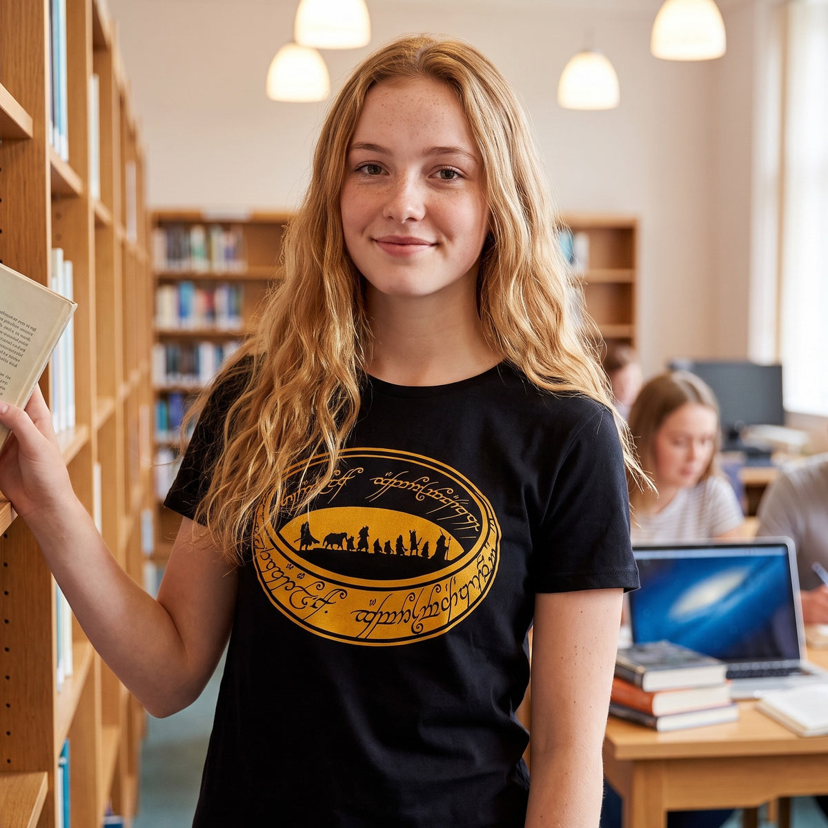 Produktbild Sagan om Ringen - Svart T-shirt med Ringens brödraskap