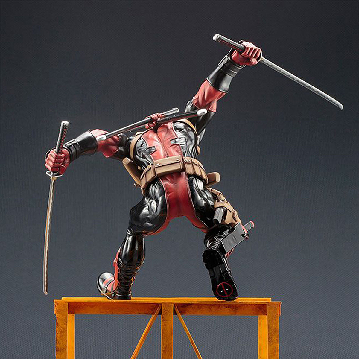 Produktbild Super Deadpool Samlarstaty 43 cm