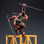 Produktbild Super Deadpool Samlarstaty 43 cm