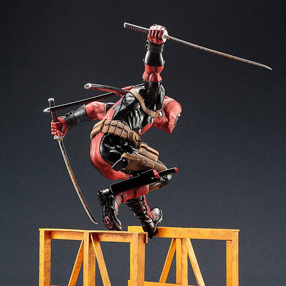 Produktbild Super Deadpool Samlarstaty 43 cm