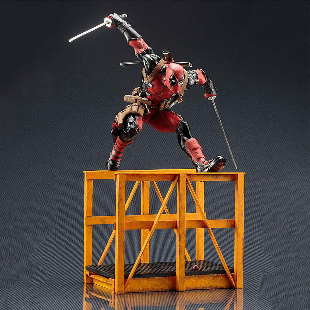 Produktbild Super Deadpool Samlarstaty 43 cm