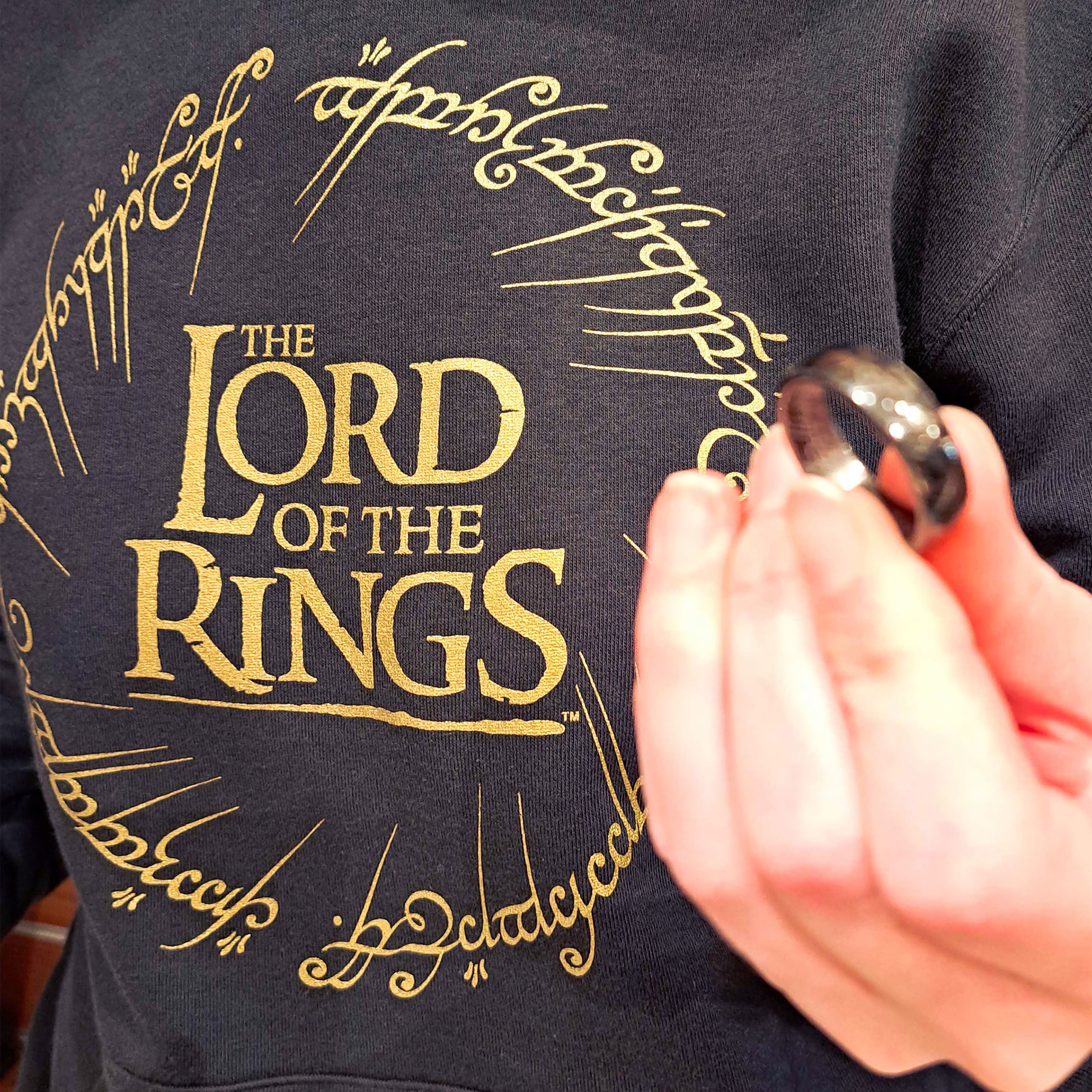 Produktbild Sagan om Ringen - Svart hoodie med Härskarringen