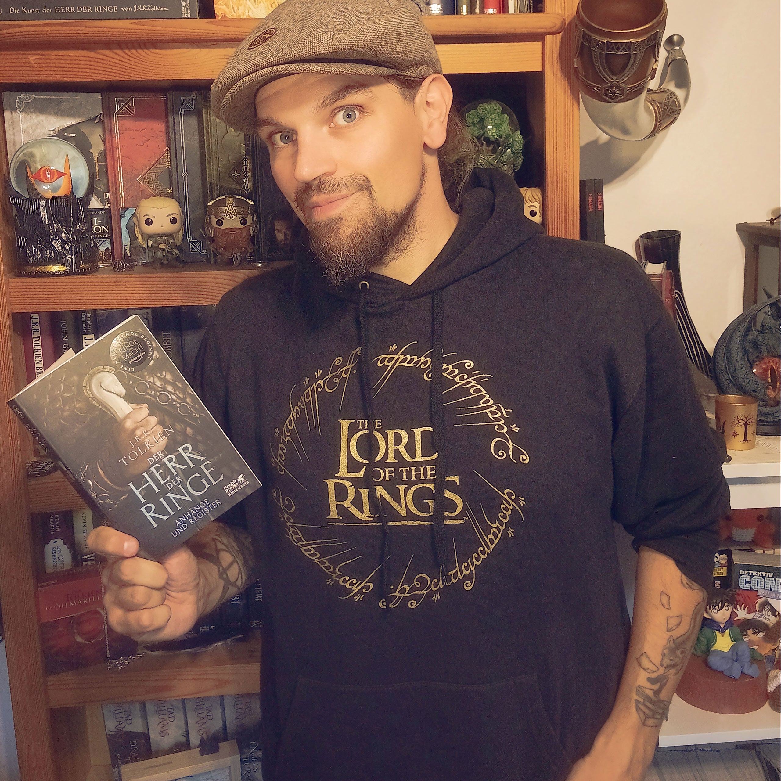 Produktbild Sagan om Ringen - Svart hoodie med Härskarringen