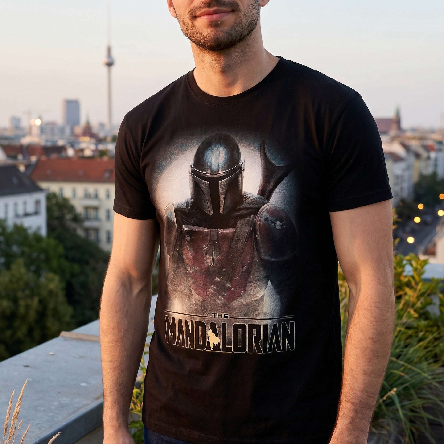 Produktbild The Mandalorian Fighter T-Shirt svart - Star Wars