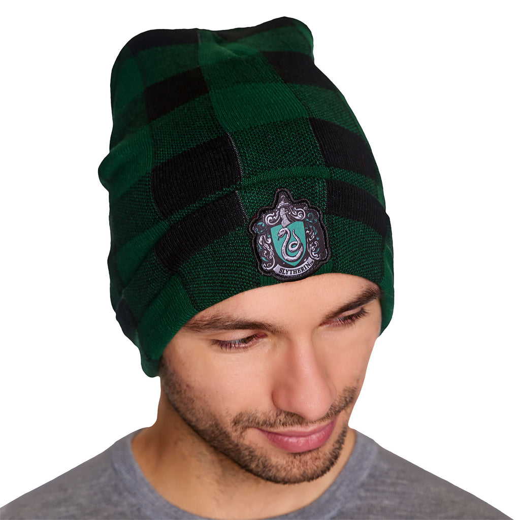 Produktbild Harry Potter - Slytherin rutmönstrad mössa med vapensköld
