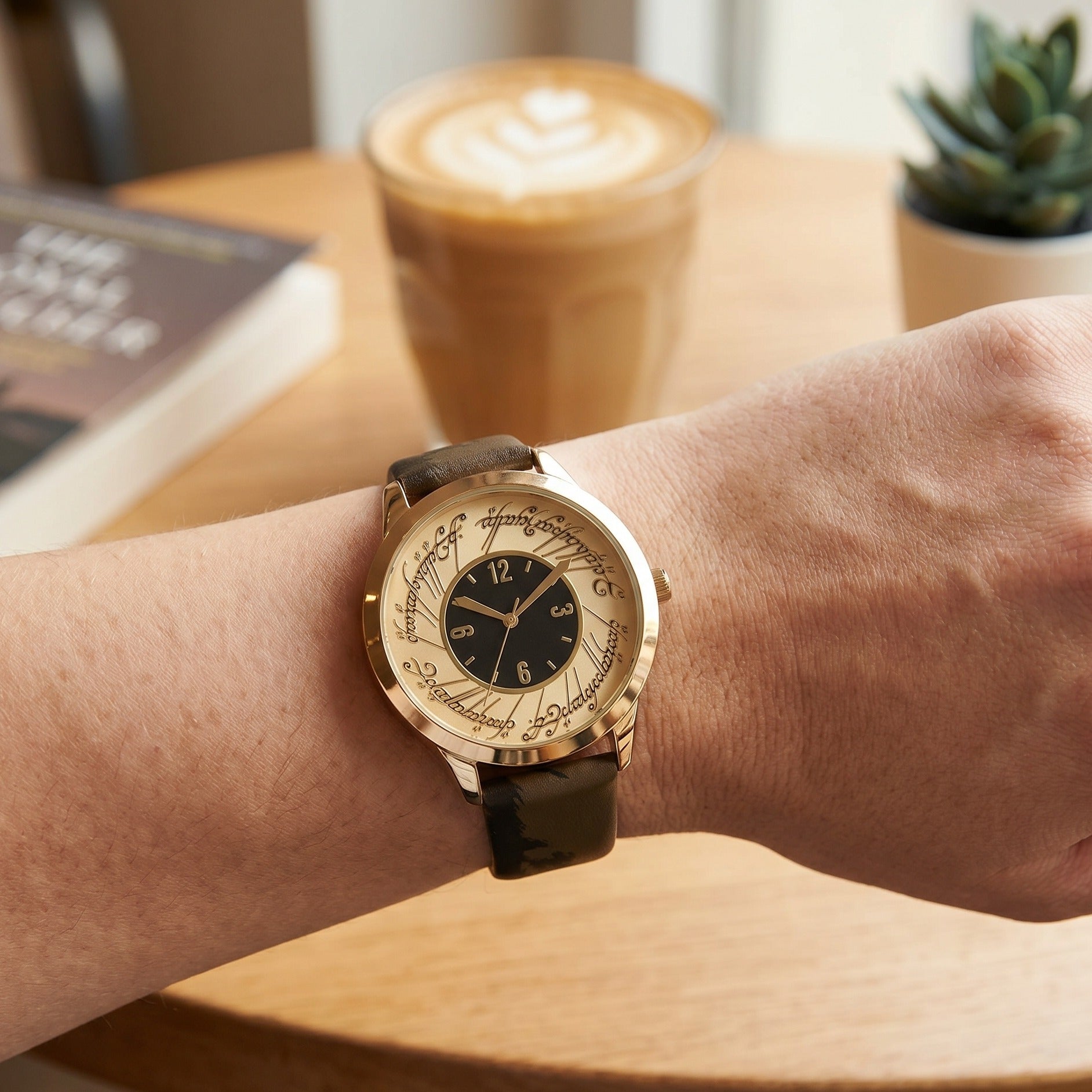 Produktbild Sagan om Ringen - Armbandsur med Härskarringen