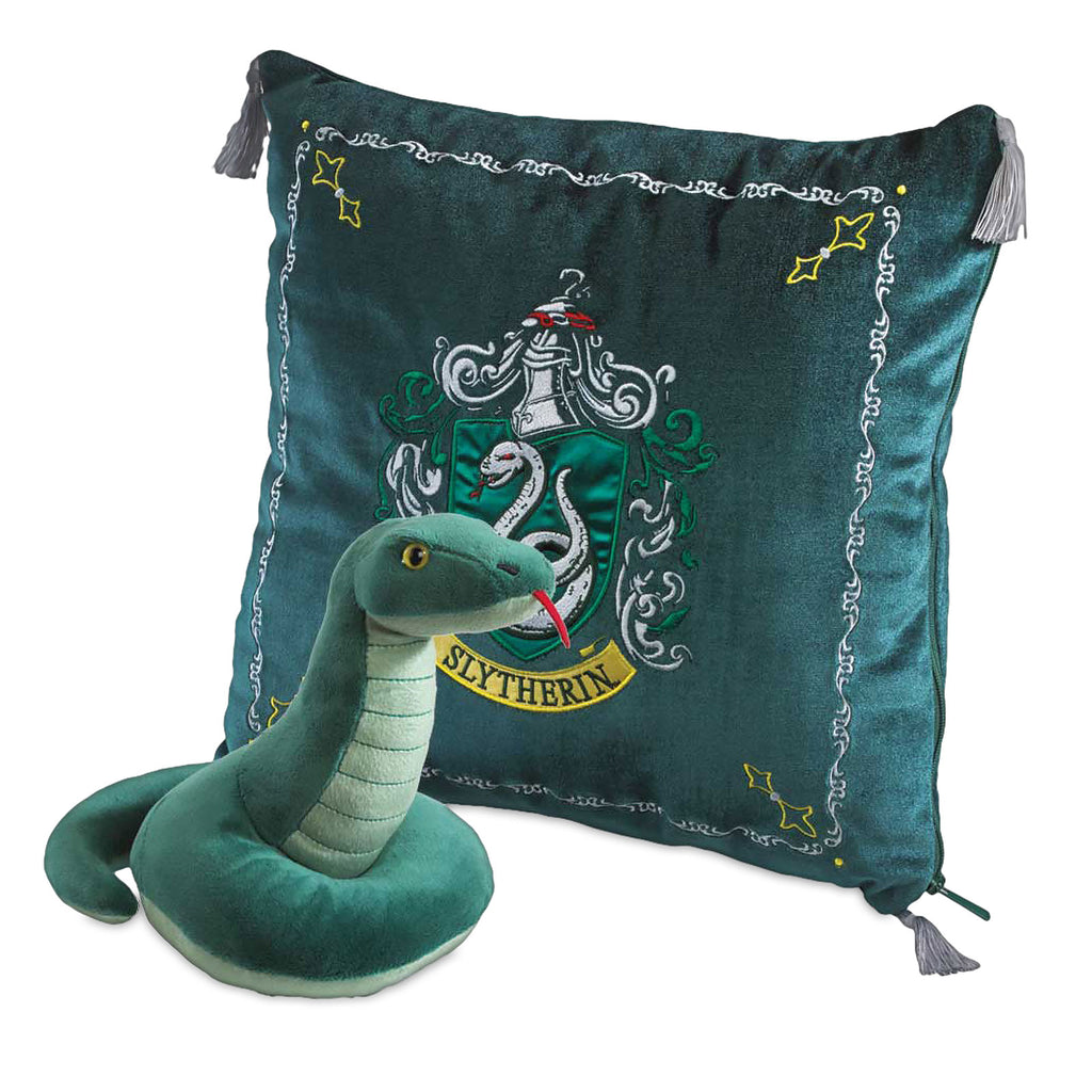 Produktbild Harry Potter - Slytherin kudde med vapensköld och plyschfigur