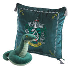 Produktbild Harry Potter - Slytherin kudde med vapensköld och plyschfigur