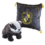 Produktbild Harry Potter - Hufflepuff kudde med emblem och plyschfigur