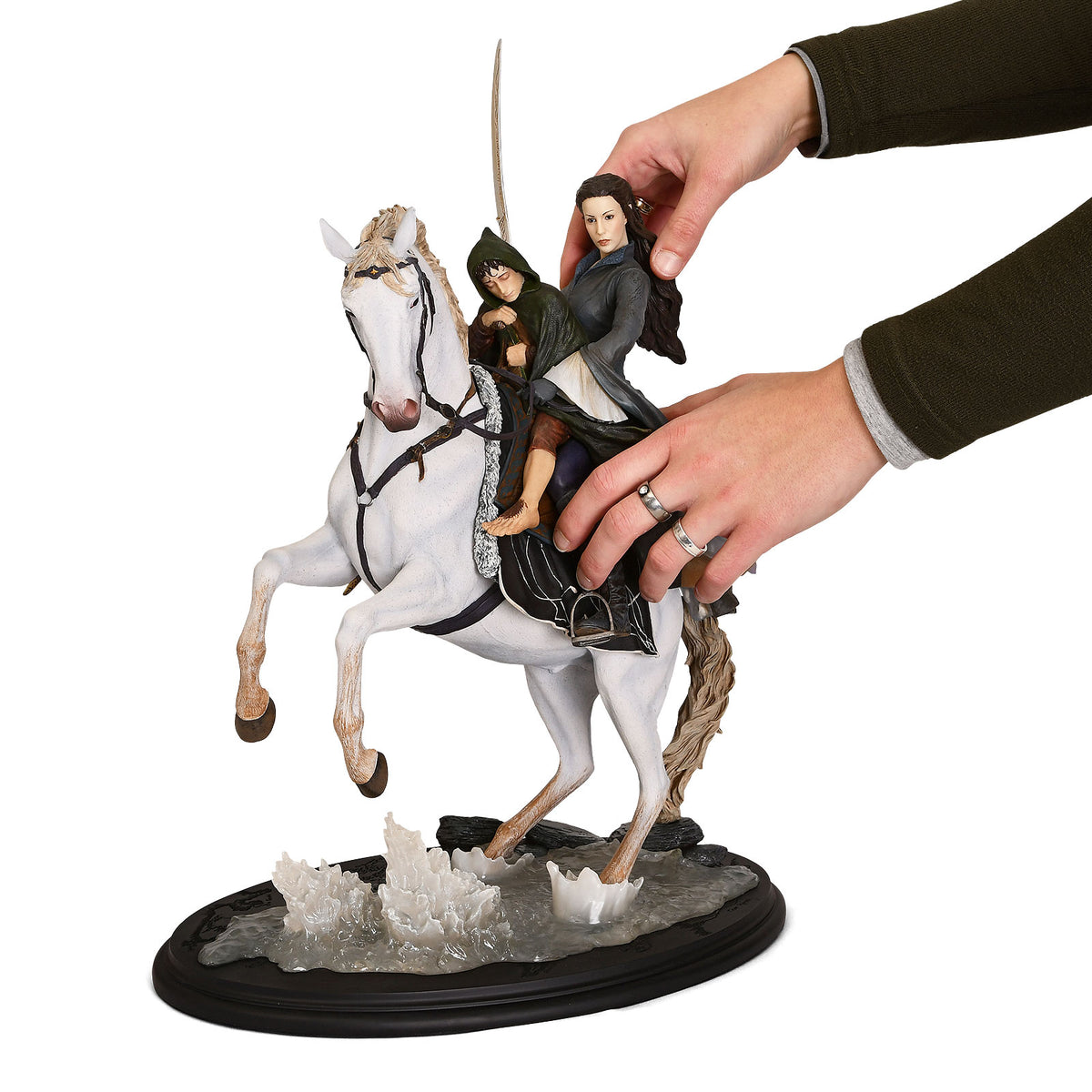 Produktbild Sagan om Ringen - Arwen och Frodo på Asfaloth Figur 48 cm deluxe
