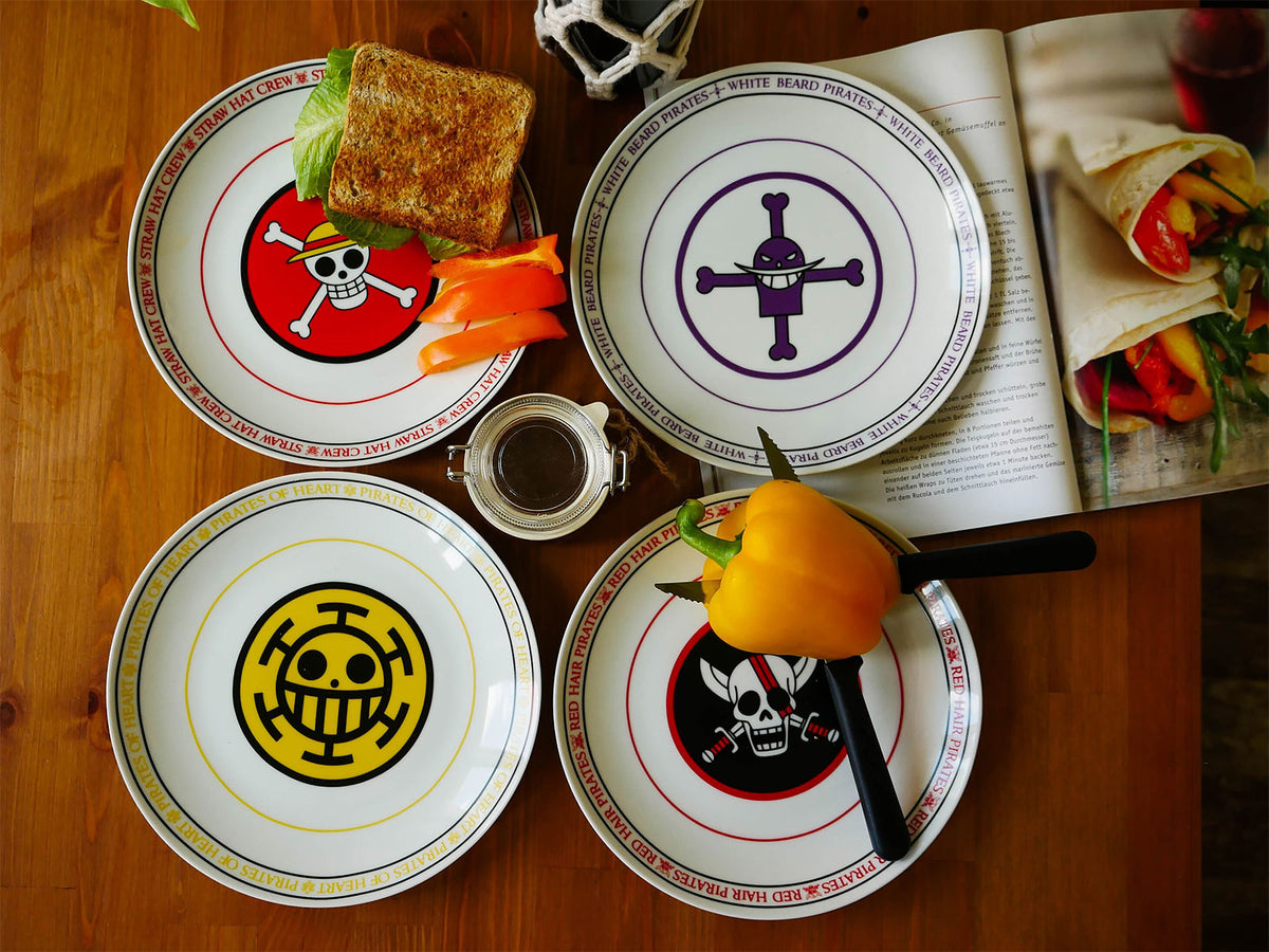 Produktbild One Piece - Tallriksset med piratbesättningarnas logotyper