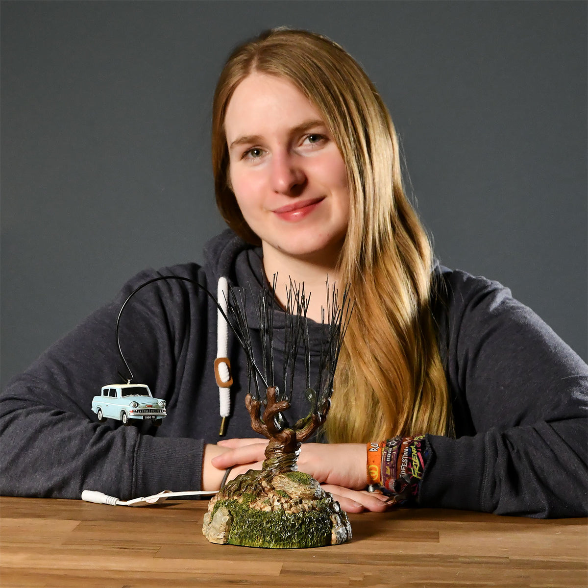 Produktbild Miniatyrreplik av Piskande Pilträdet med flygande bil - Harry Potter