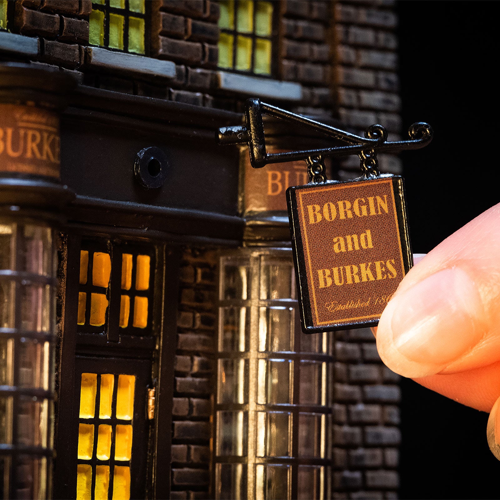 Produktbild Borgin & Burkes butik miniatyrreplika med belysning - Harry Potter