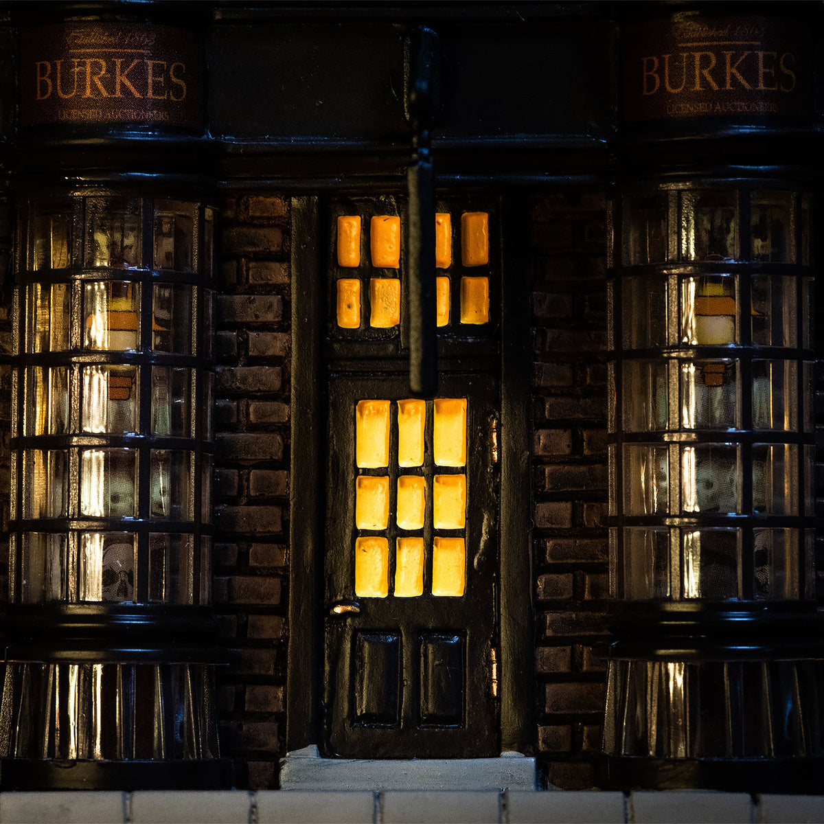 Produktbild Borgin & Burkes butik miniatyrreplika med belysning - Harry Potter