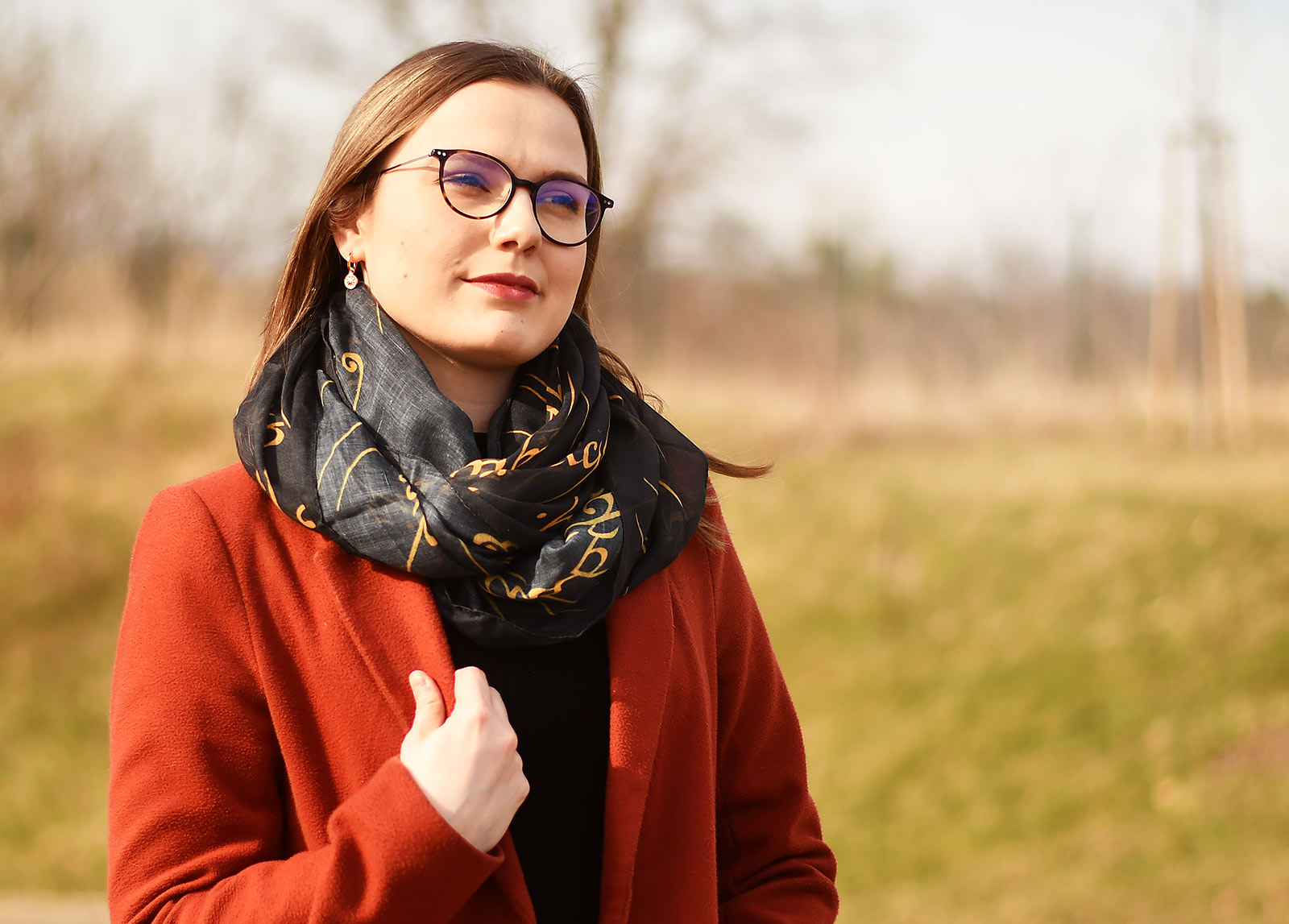 Produktbild Sagan om Ringen - Svart loop-scarf med inskription av Härskarringen