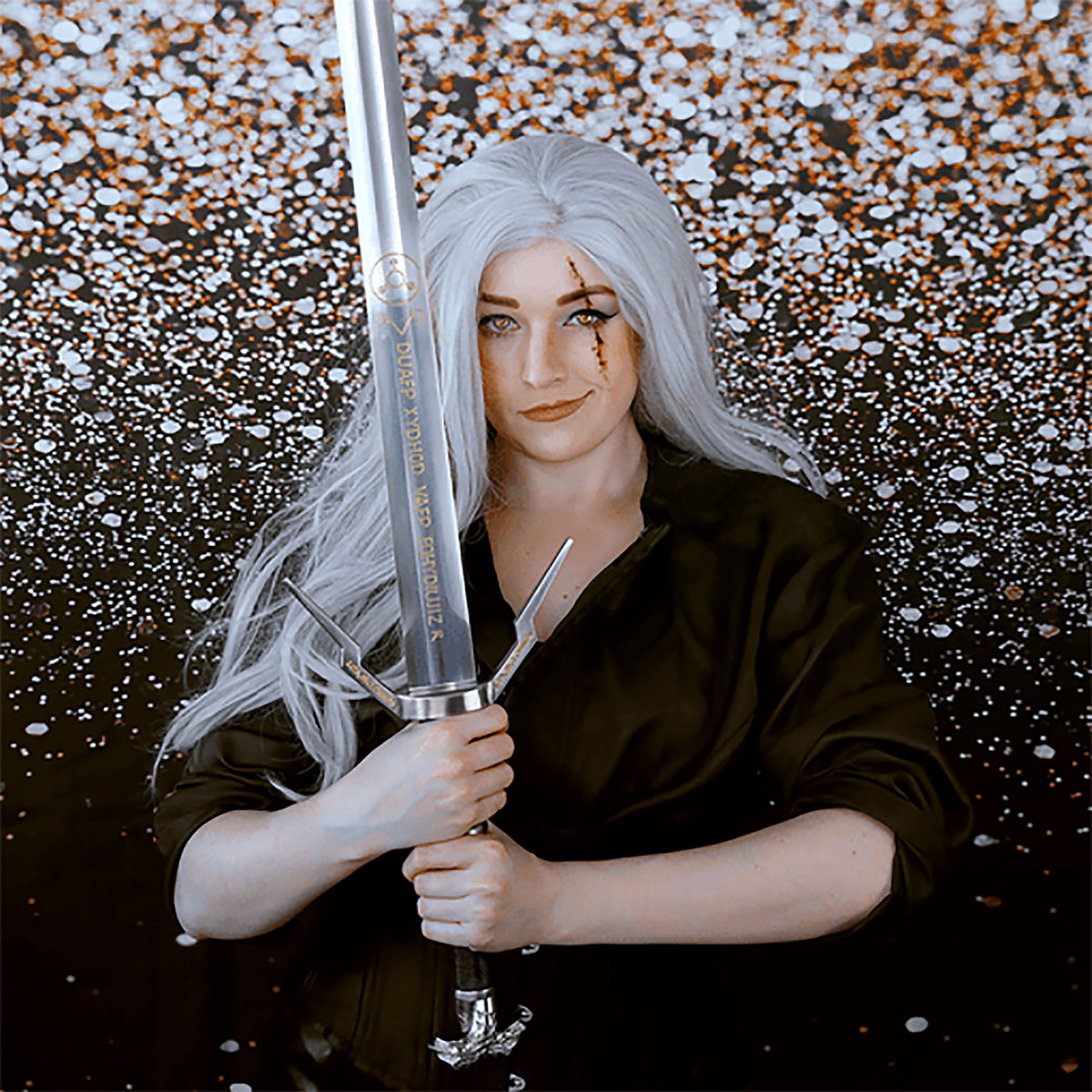 Produktbild Geralt av Rivias silvervärja replika med slida för Witcher-fans