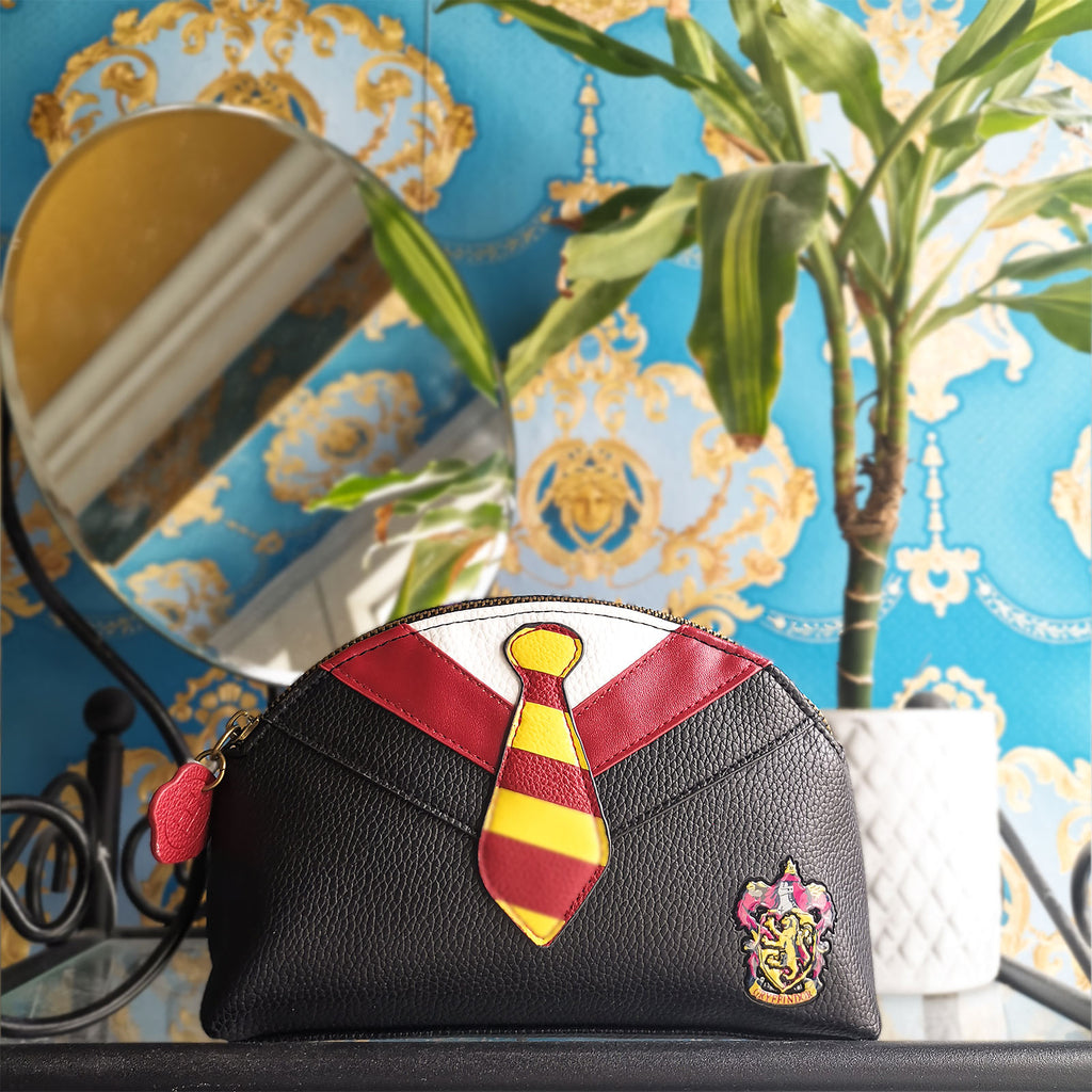 Produktbild Harry Potter - Gryffindor Suit & Tie Sminkväska