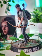 Produktbild The Last of Us - Ellie med båge Staty 21 cm