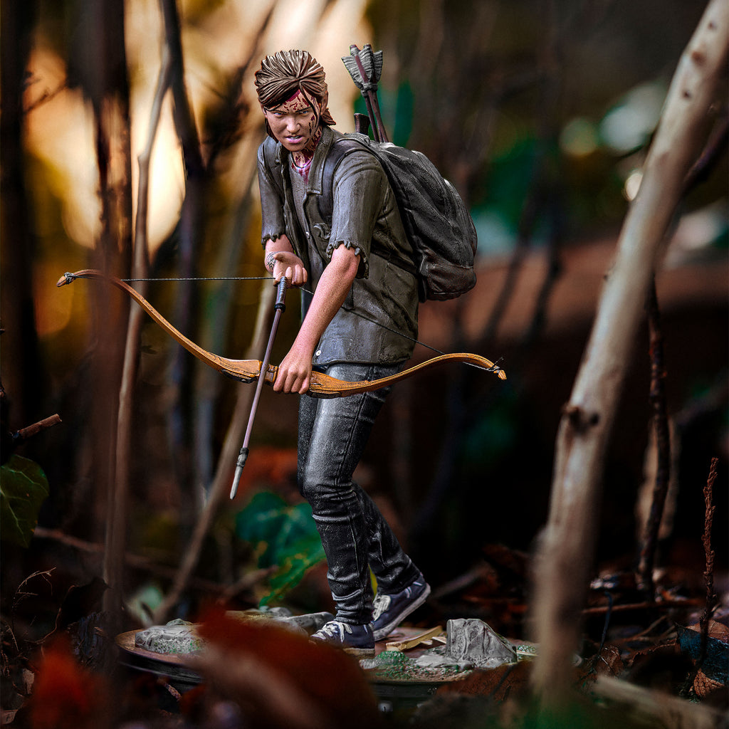 Produktbild The Last of Us - Ellie med båge Staty 21 cm