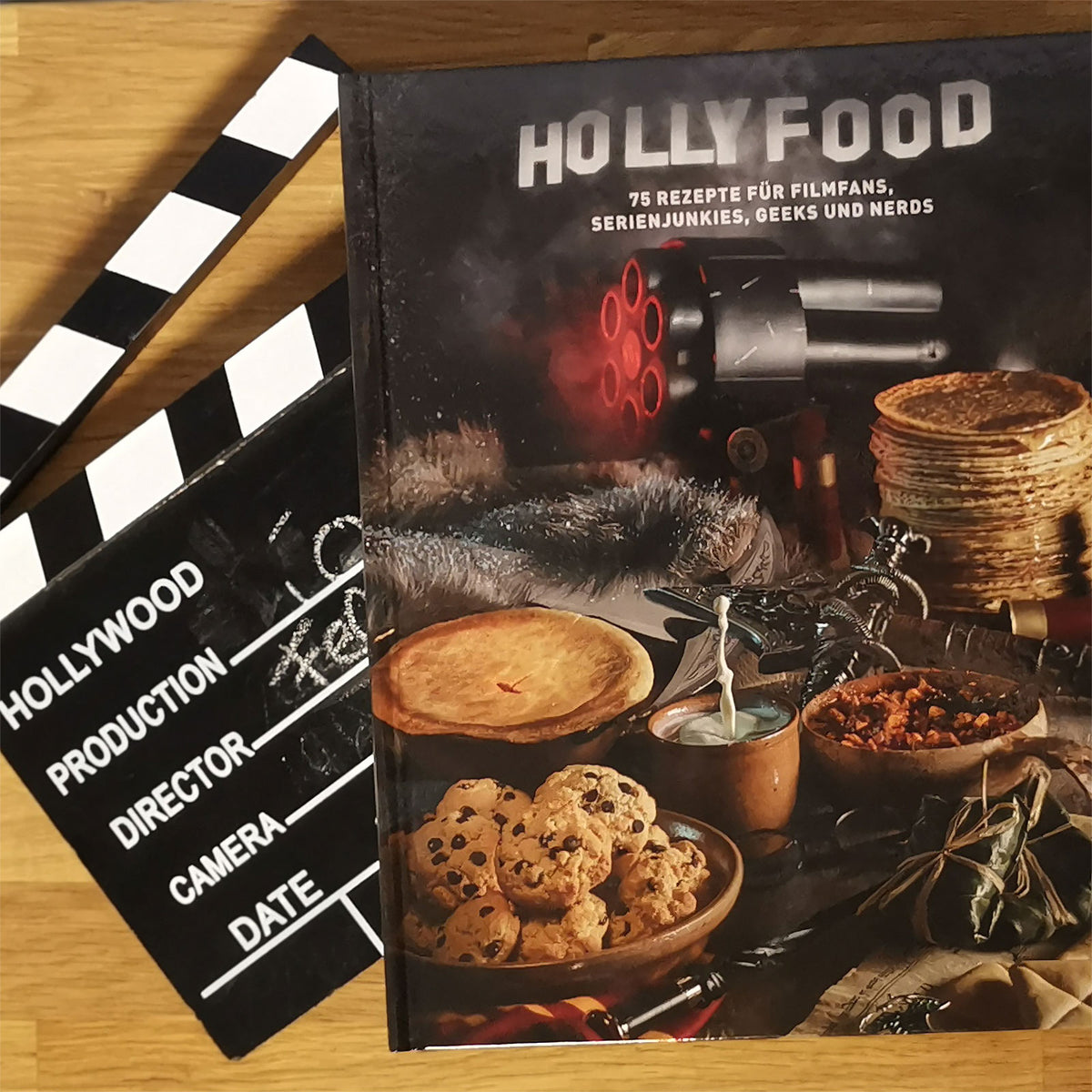 Produktbild Hollyfood - Kokbok för filmfans, serieälskare, geeks och nördar