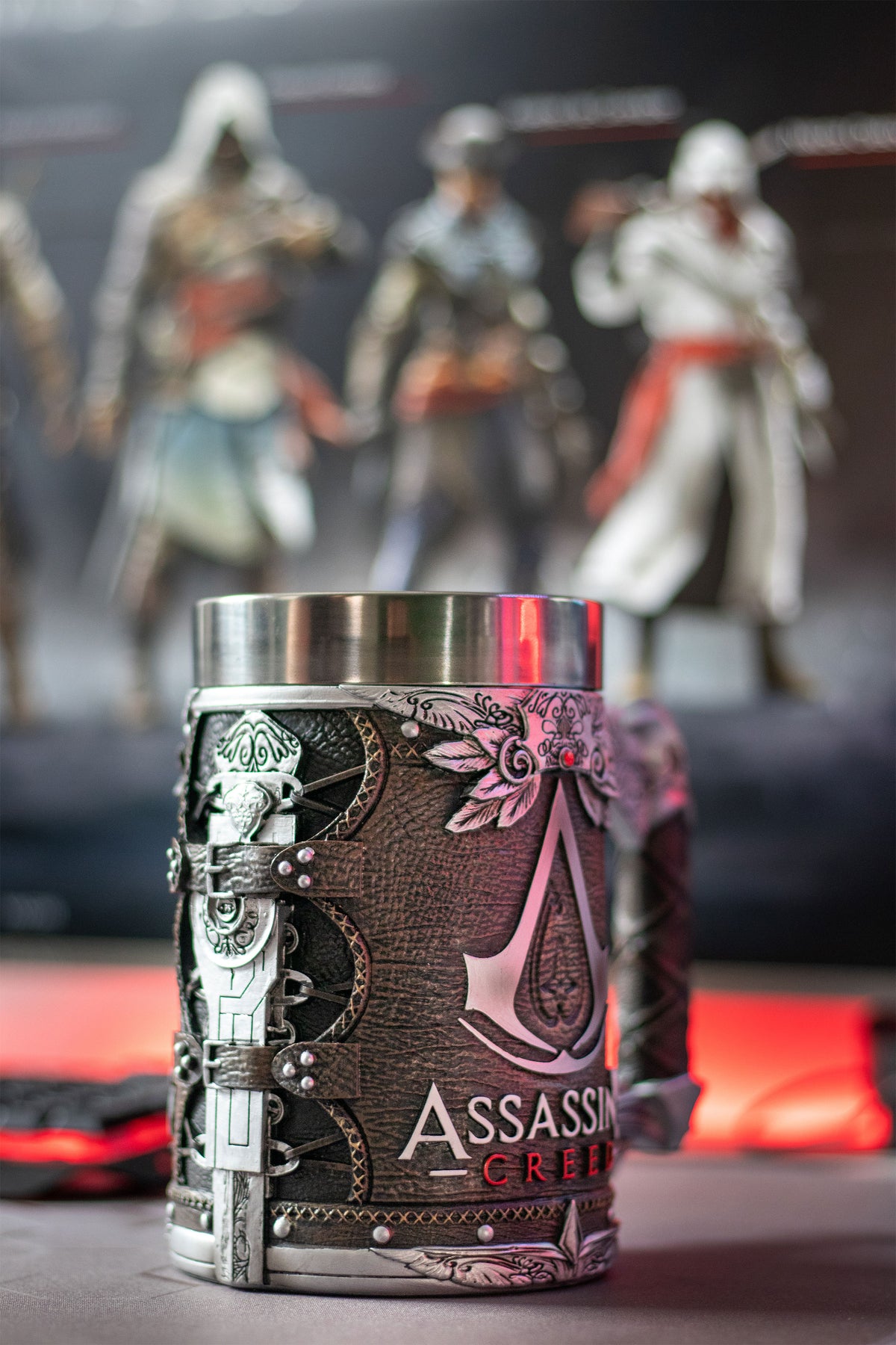 Produktbild Assassin's Creed - Deluxe brun mugg med logotyp