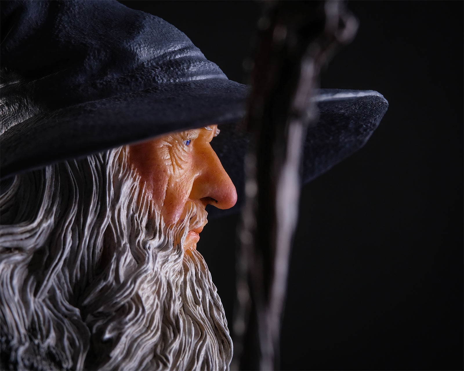Produktbild Sagan om Ringen - Gandalf den Grå Classic Series Deluxe Figur 35 cm