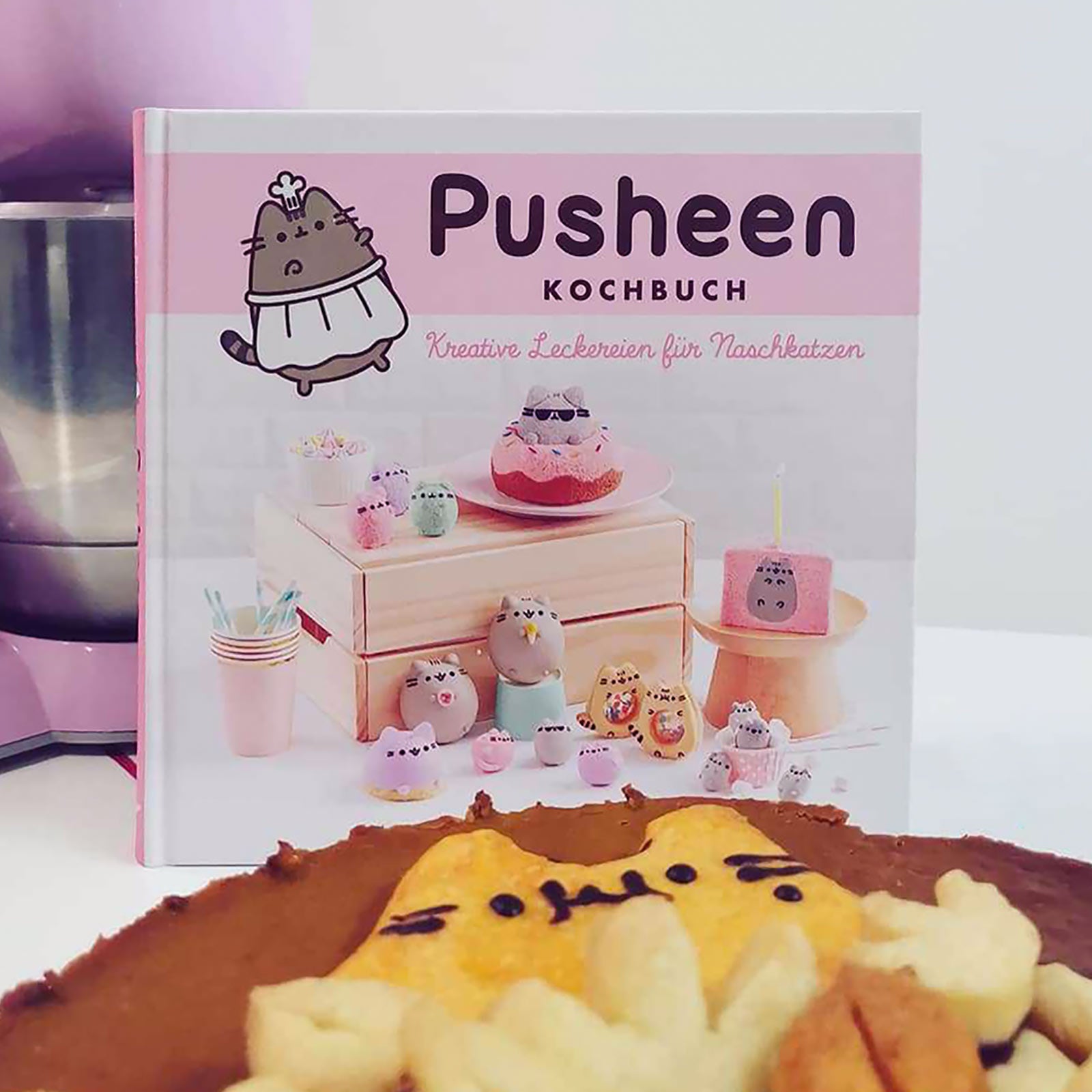 Product image Pusheen Cookbook - Creative Treats for Sweet Tooths