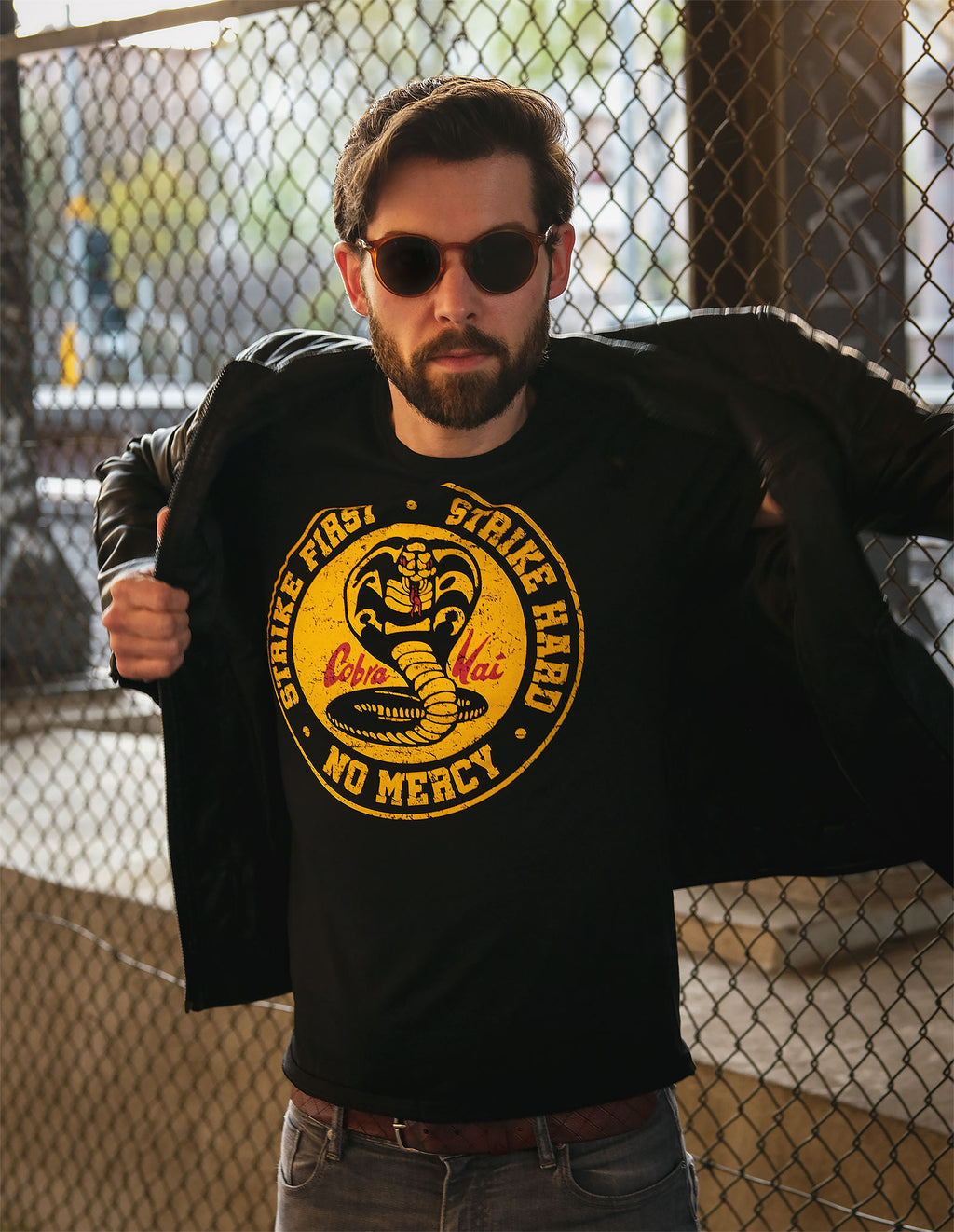 Produktbild Cobra Kai Logo T-shirt för Karate Kid-fans svart