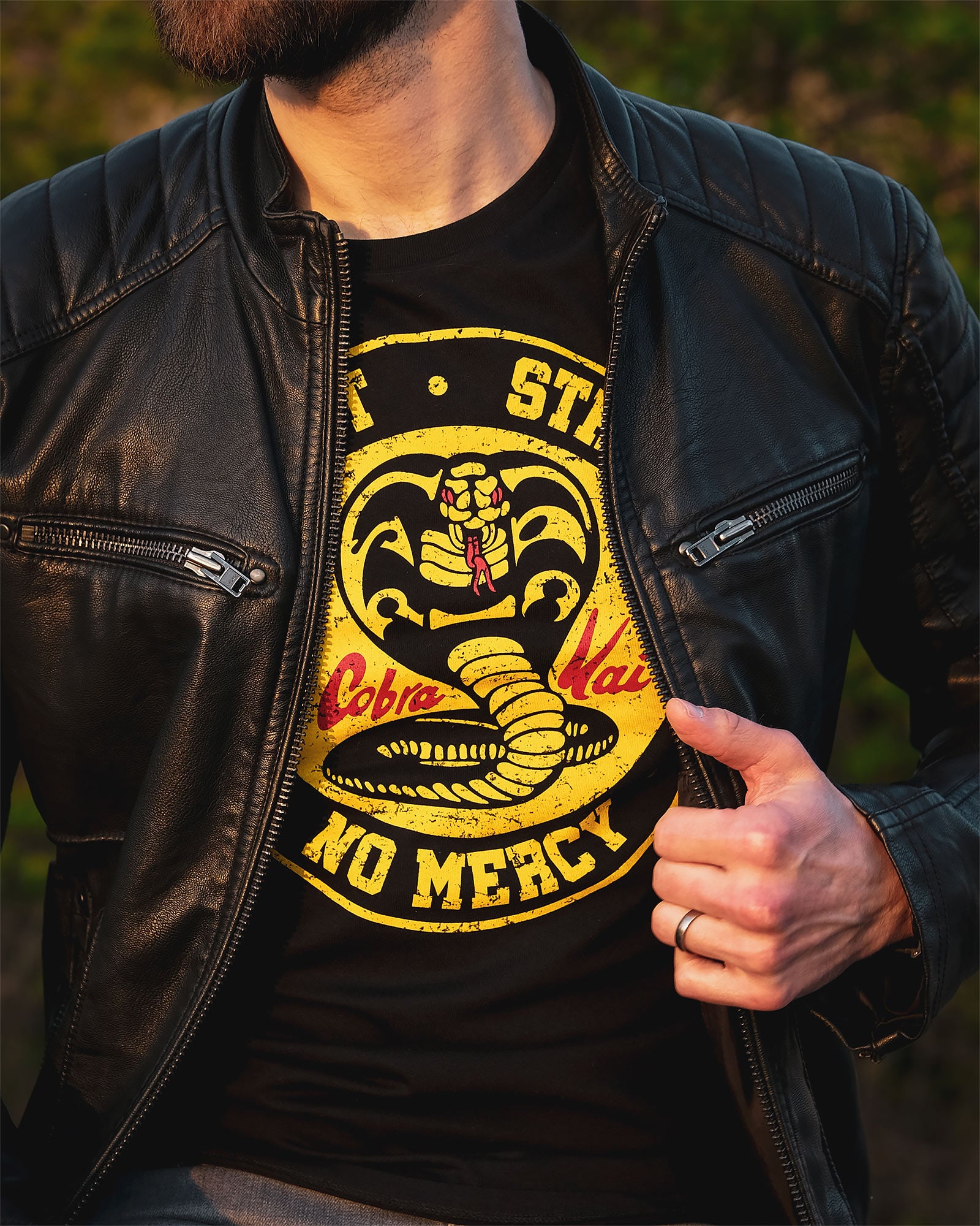 Produktbild Cobra Kai Logo T-shirt för Karate Kid-fans svart