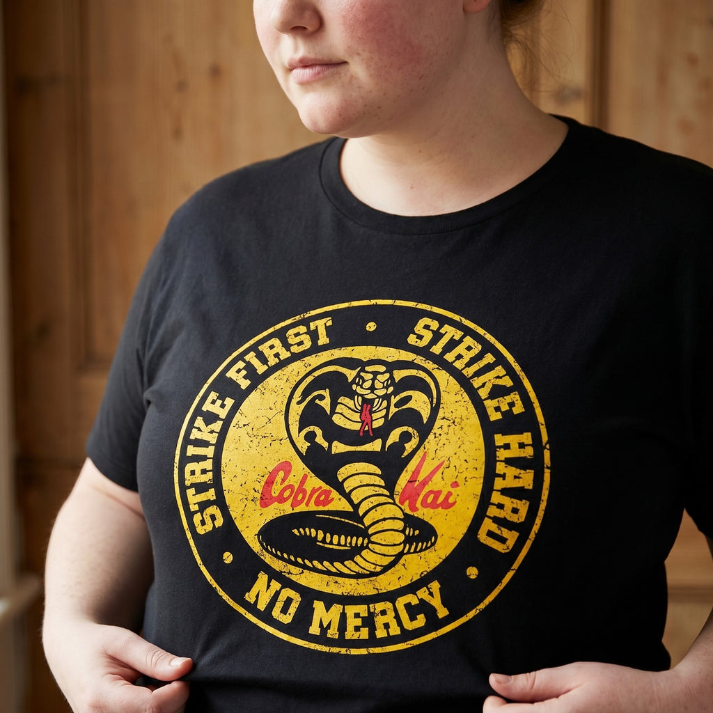 Produktbild Cobra Kai Logo T-shirt för Karate Kid-fans svart