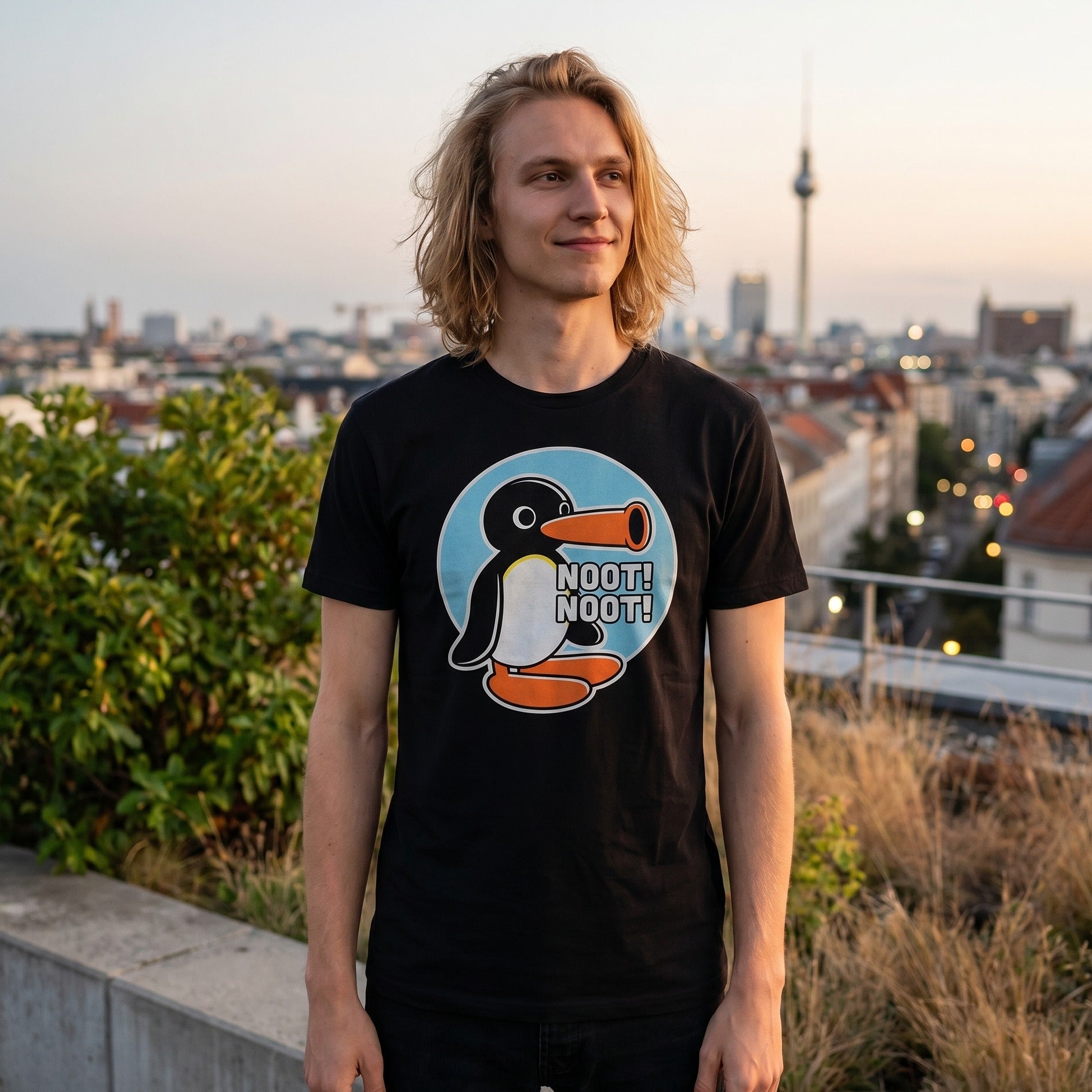 Product image Noot Noot T-Shirt for Pingu Fans black
