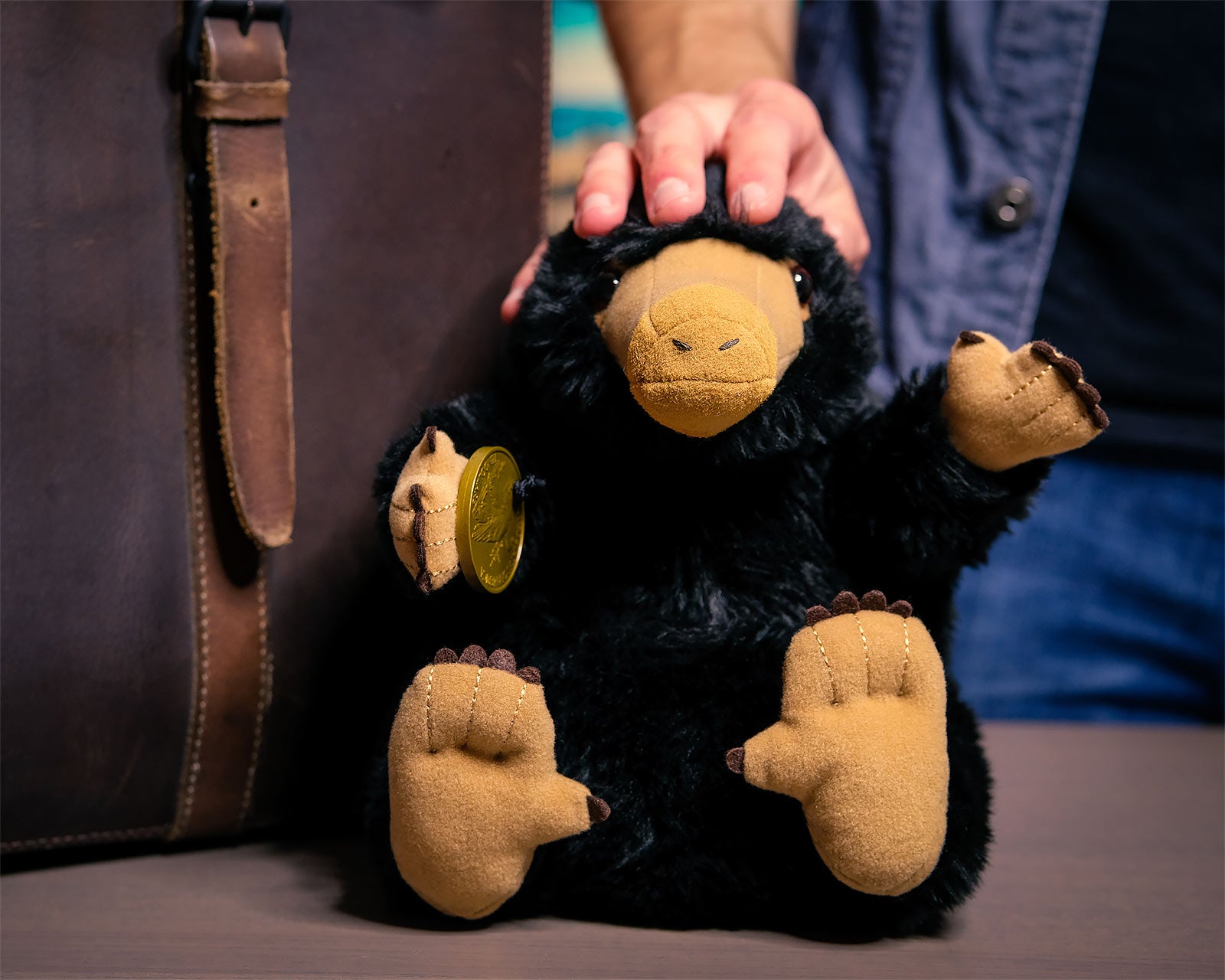 Produktbild Niffler plyschhanddocka med ljud - Fantastiska vidunder