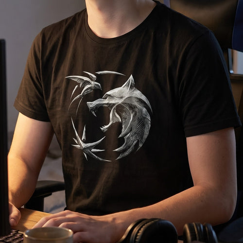 Produktbild Witcher - Svart T-shirt med vargemblem