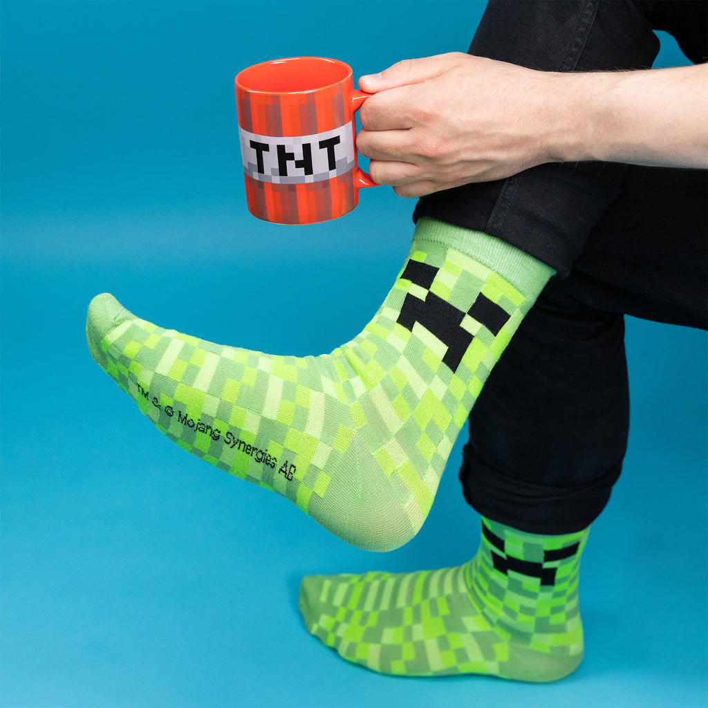 Produktbild Minecraft - Creeper-strumpor och TNT-mugg set