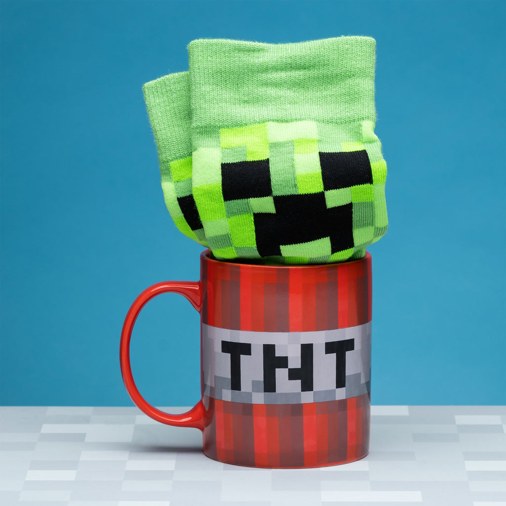 Produktbild Minecraft - Creeper-strumpor och TNT-mugg set