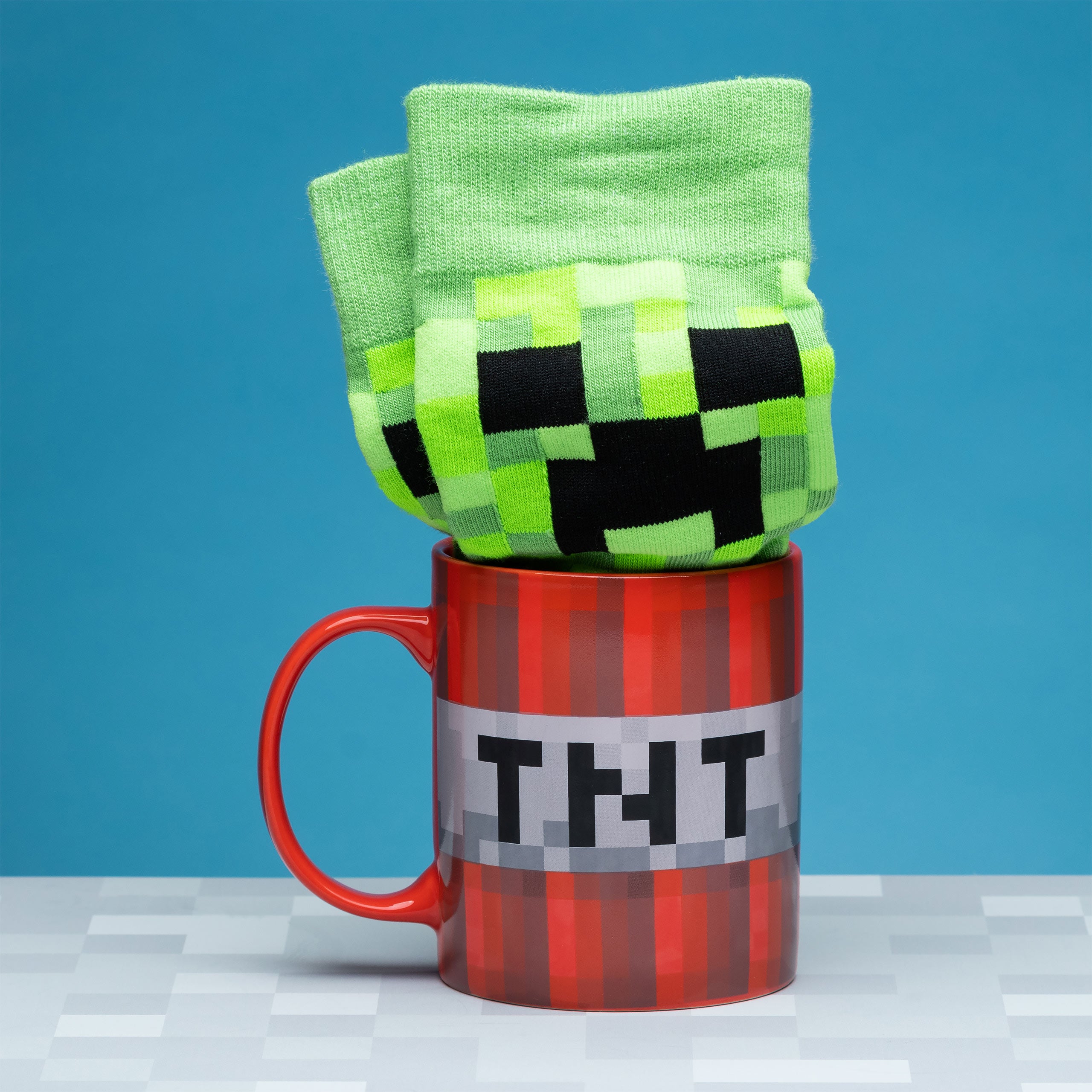 Produktbild Minecraft - Creeper-strumpor och TNT-mugg set