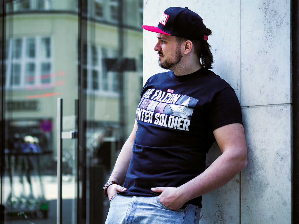 Produktbild The Falcon and the Winter Soldier - Logo T-shirt svart