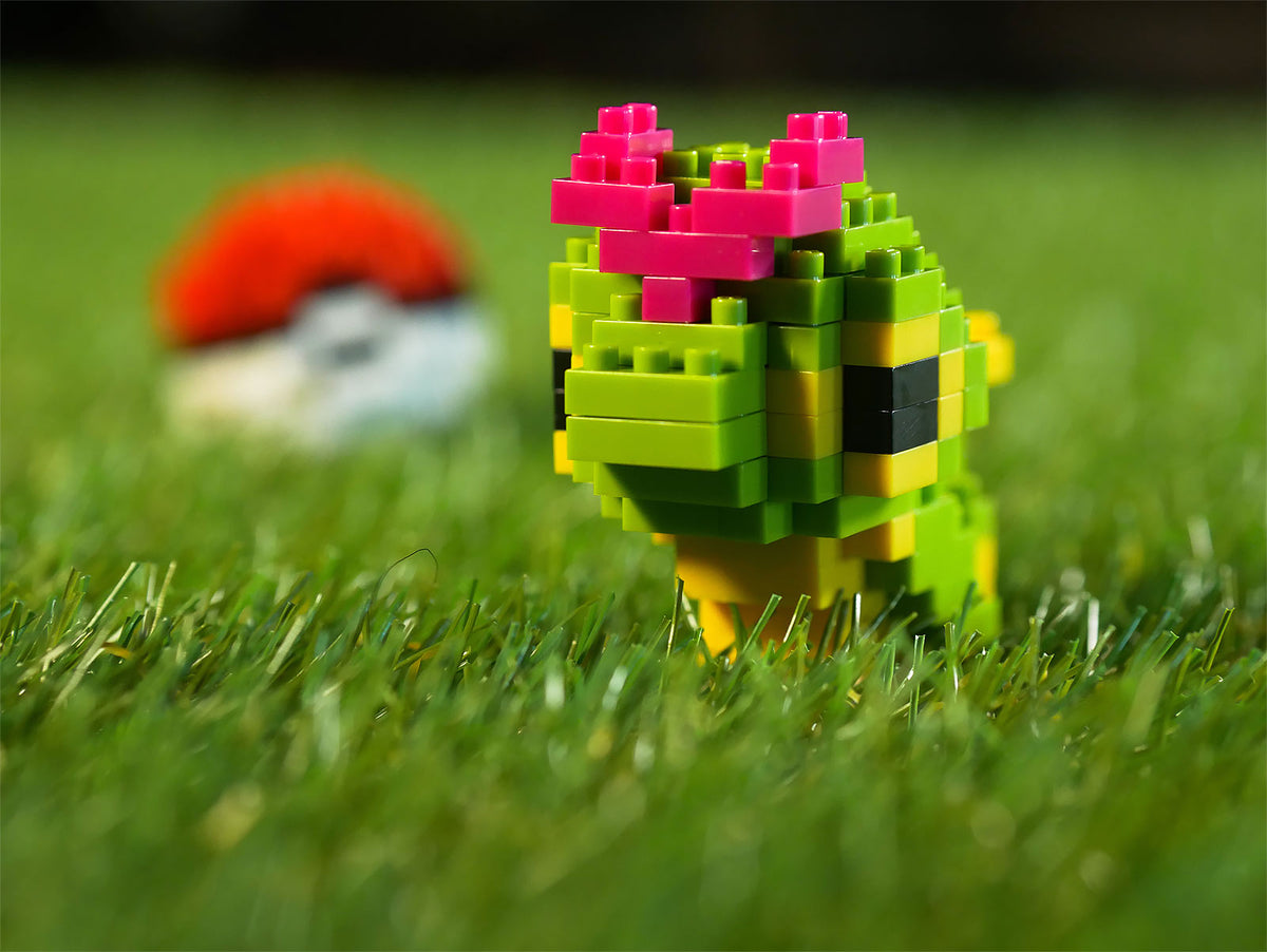 Produktbild Pokemon - Caterpie med Pokeball nanoblock Mini byggklossfigur set